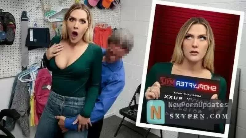 Savvy Suxx Delivers A Wild Solo Performance Porn Video