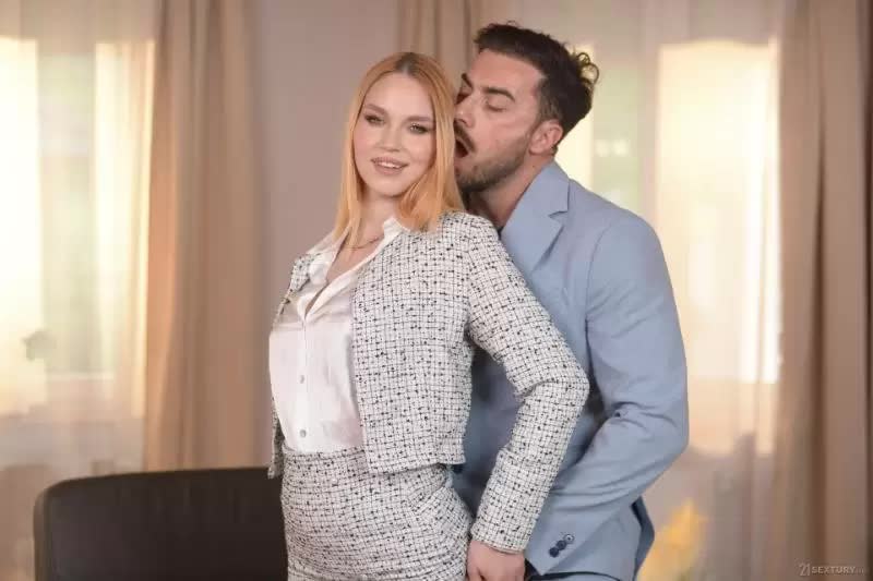 Leya Desantis Getting Behind At Work 25-07-2026 Porn Video